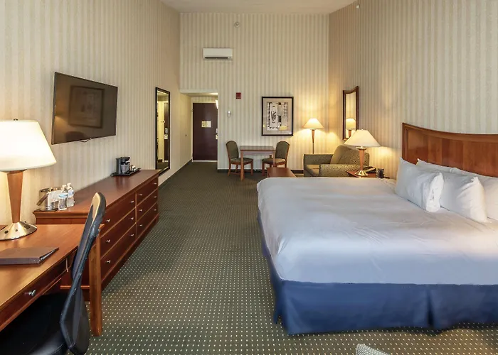 Monroeville Hotels With Jacuzzi in Room