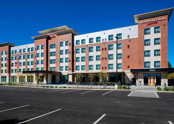 Bangor Hotels With Jacuzzi in Room