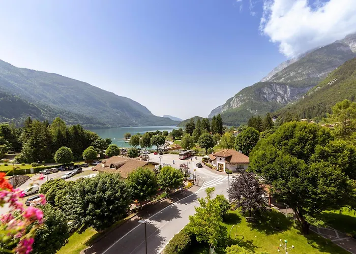 Hotels met Jacuzzi in Molveno