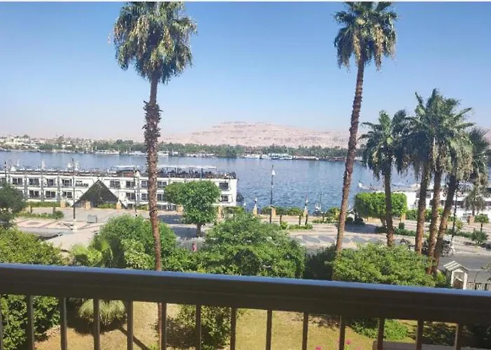 Luxor Hotell med Jacuzzi