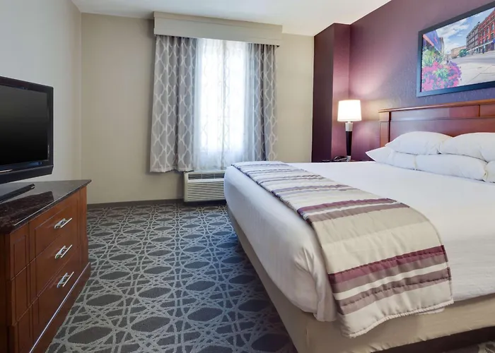 Middletown Hotels With Jacuzzi in Room