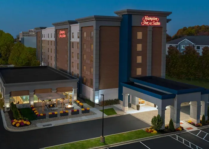 Beachwood Hotels With Jacuzzi in Room