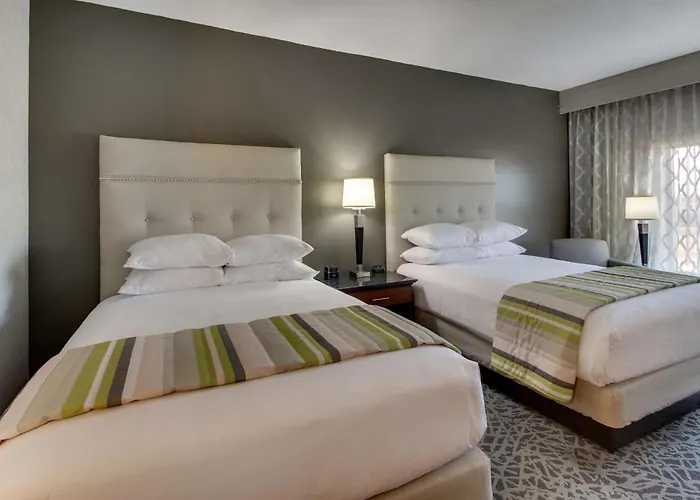 Streetsboro Hotels With Jacuzzi in Room
