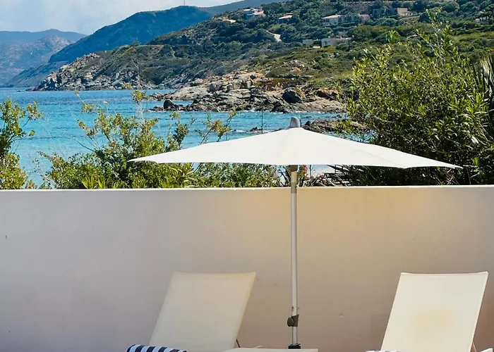 LʼÎle-Rousse Hotell med Jacuzzi