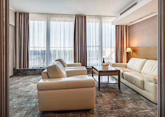 Dźwirzyno Hotels mit Whirlpool