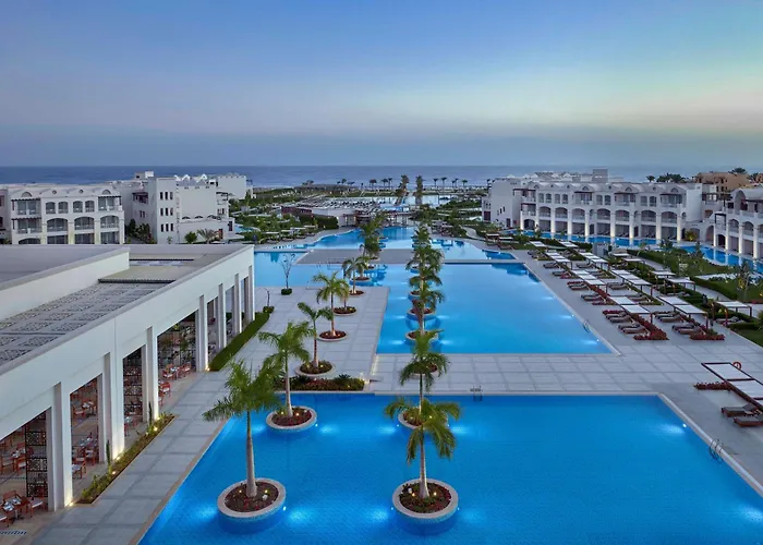 Bucht von Coraya Hotels mit Whirlpool