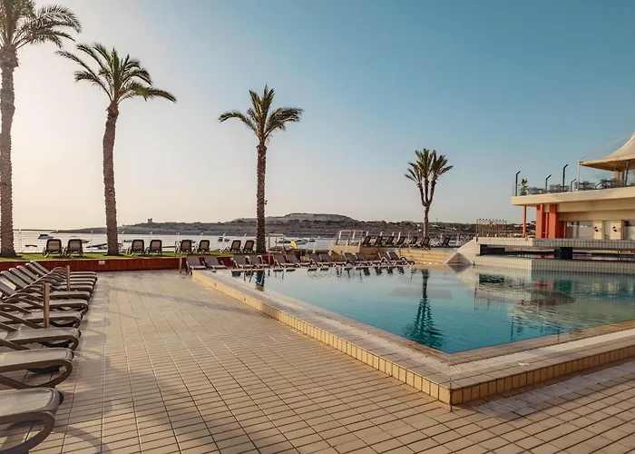 St. Paul's Bay Hoteis com Jacuzzi
