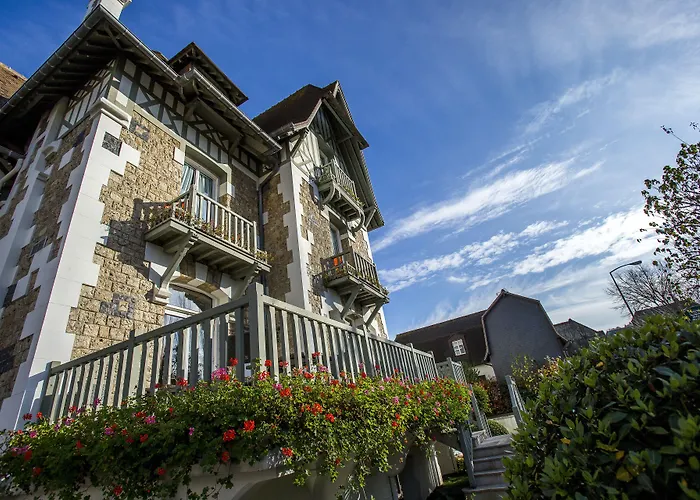 Deauville Hotels With Jacuzzi in Room