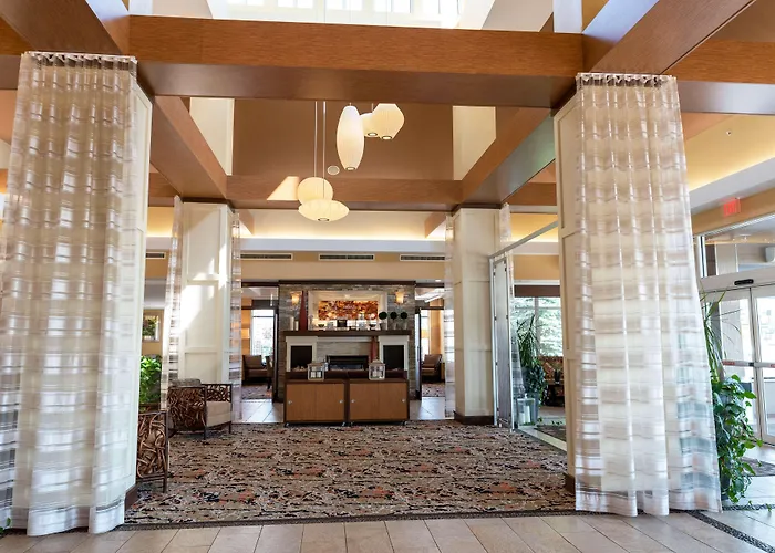 Watertown Hotels With Jacuzzi in Room