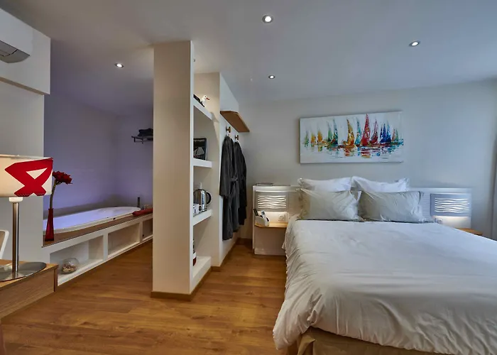Vannes Hotels mit Whirlpool