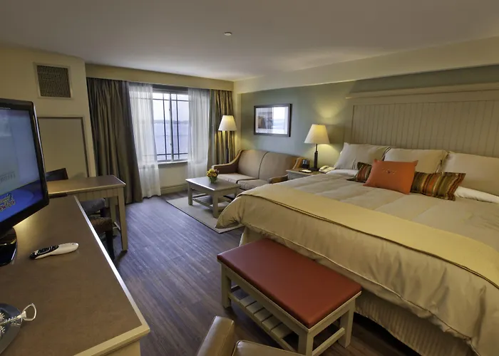 Alexandria Bay Hotels With Jacuzzi in Room