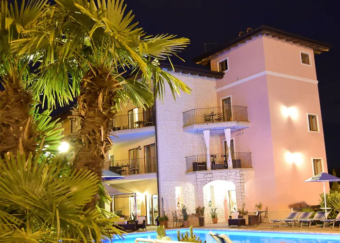 Riva del Garda Hotell med Jacuzzi
