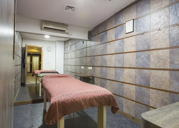 Hotels met Jacuzzi in Poona