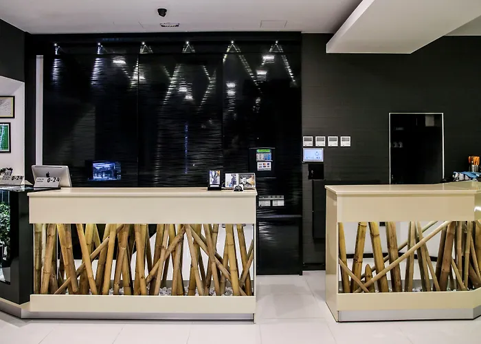 Ni Hotell med Jacuzzi