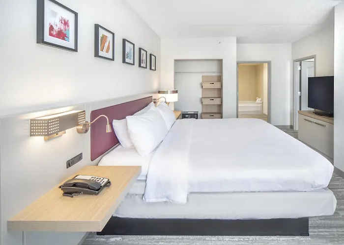 Clifton Park Hotels With Jacuzzi in Room