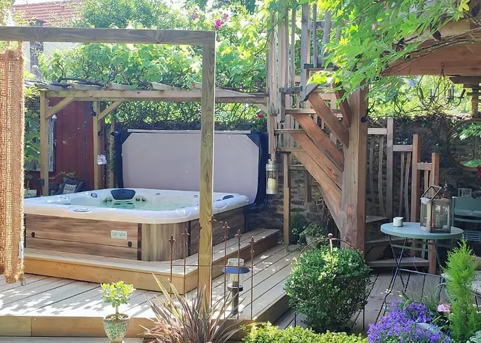 Hotels met Jacuzzi in Laval (Mayenne)