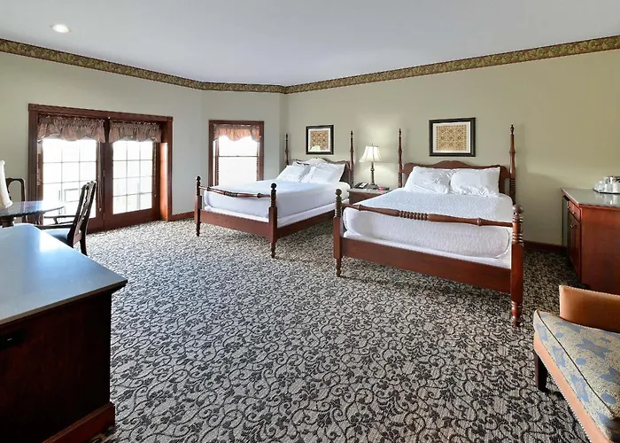 Sugarcreek Hotels With Jacuzzi in Room