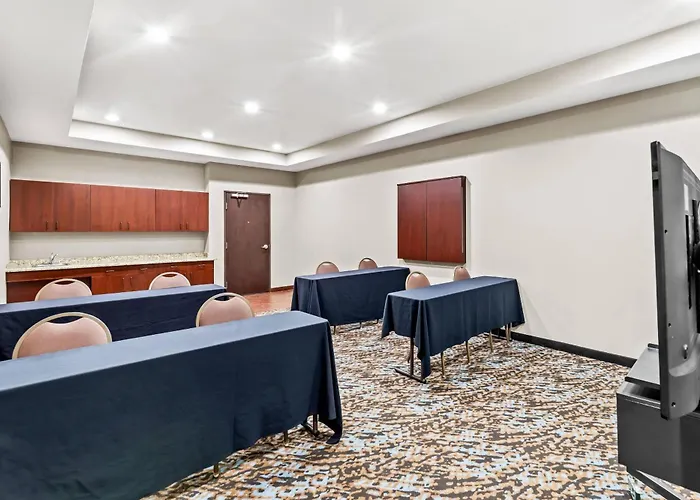Lufkin Hotels With Jacuzzi in Room