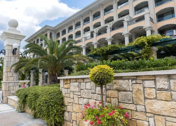 Saints Constantine and Helena Hotel con Jacuzzi