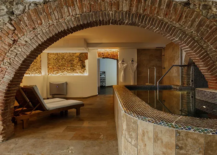 Roses Hotel con Jacuzzi