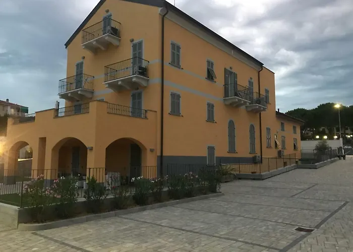 Hotels met Jacuzzi in Diano Marina